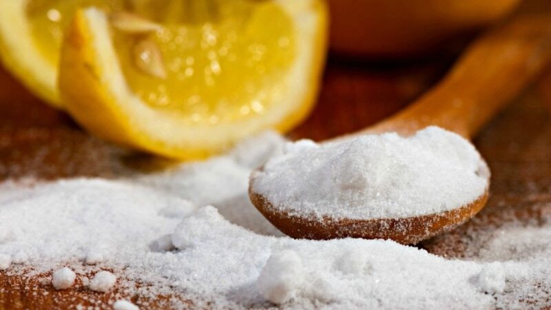 Una miscela di sale, limone e detersivo: a cosa serve e perché è consigliata.